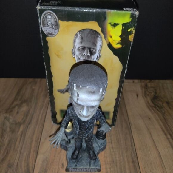 NECA Universal Monsters Studio HeadKnocker Bobblehead Frankenstein - Picture 1 of 12